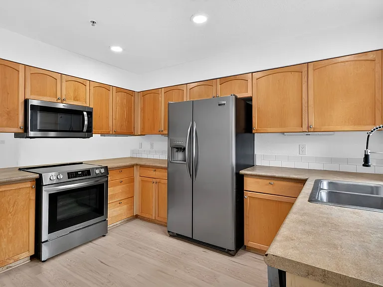 443 Harris Ln — Photo 3
