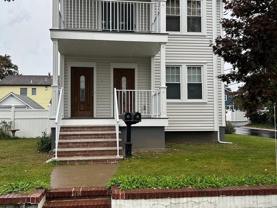 39 Anderson Ave #2