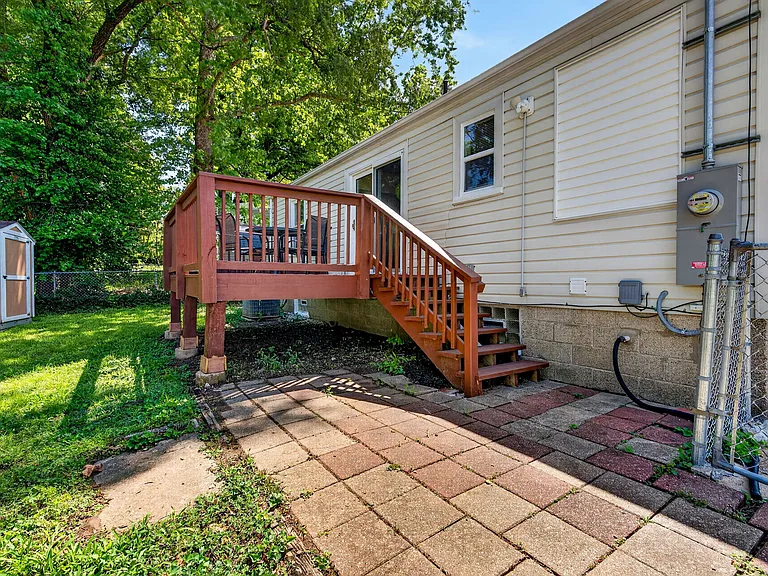 8821 Kendale Dr — Photo 36