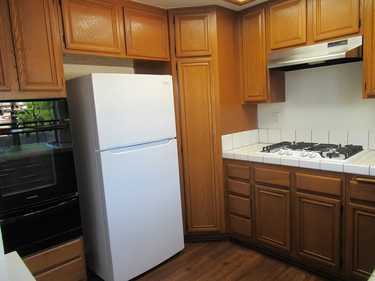 Building Photo - 740 Breeze Hill Rd #176