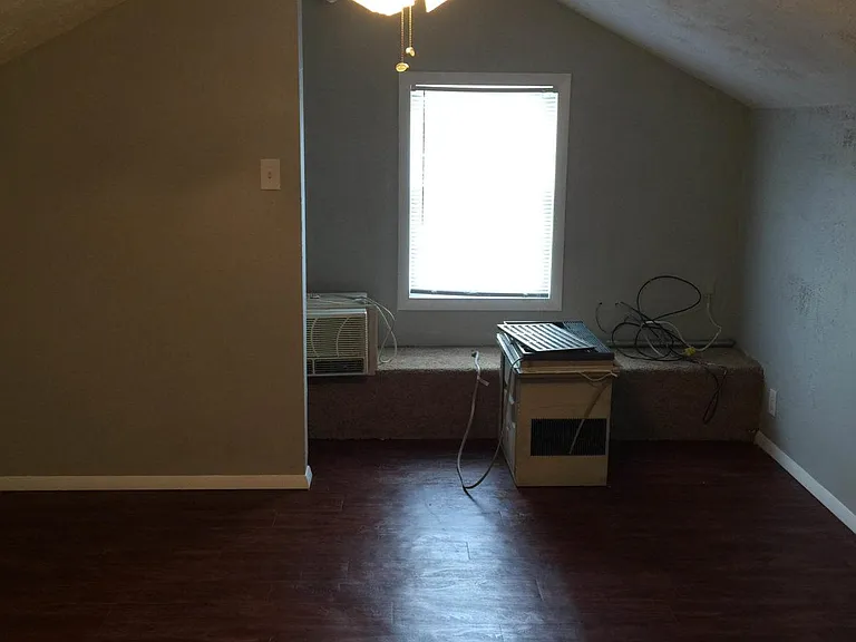 1124 W Marsh St — Photo 8