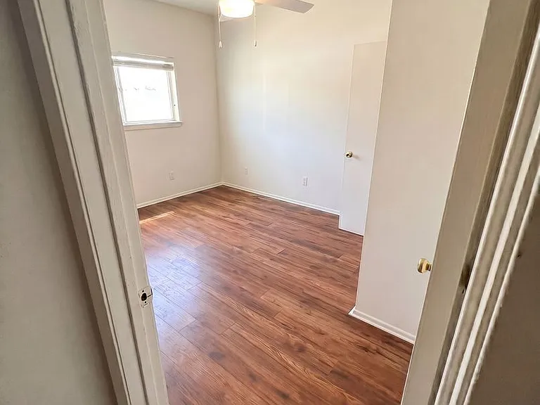 1263 Empire Ave — Photo 13