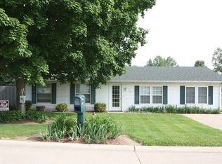305 Hillside Dr, Lagrange, IN