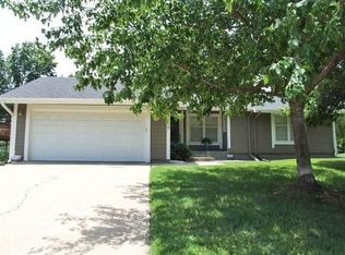 2609 SW Arrowhead Rd, Topeka, KS 66614