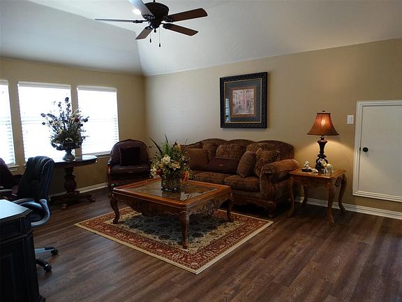 3rd image of 4409 Oxbow Dr