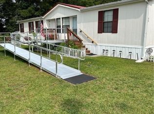 95 Sherry Ln, Spring Lake, NC 28390