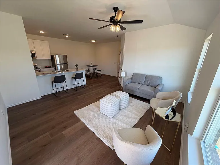 207 Mason Ct — Photo 1