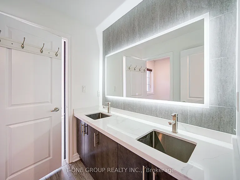 60 Lewis Ave — Photo 32