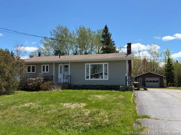 1091 James St, Bathurst, NB E2A 4L3