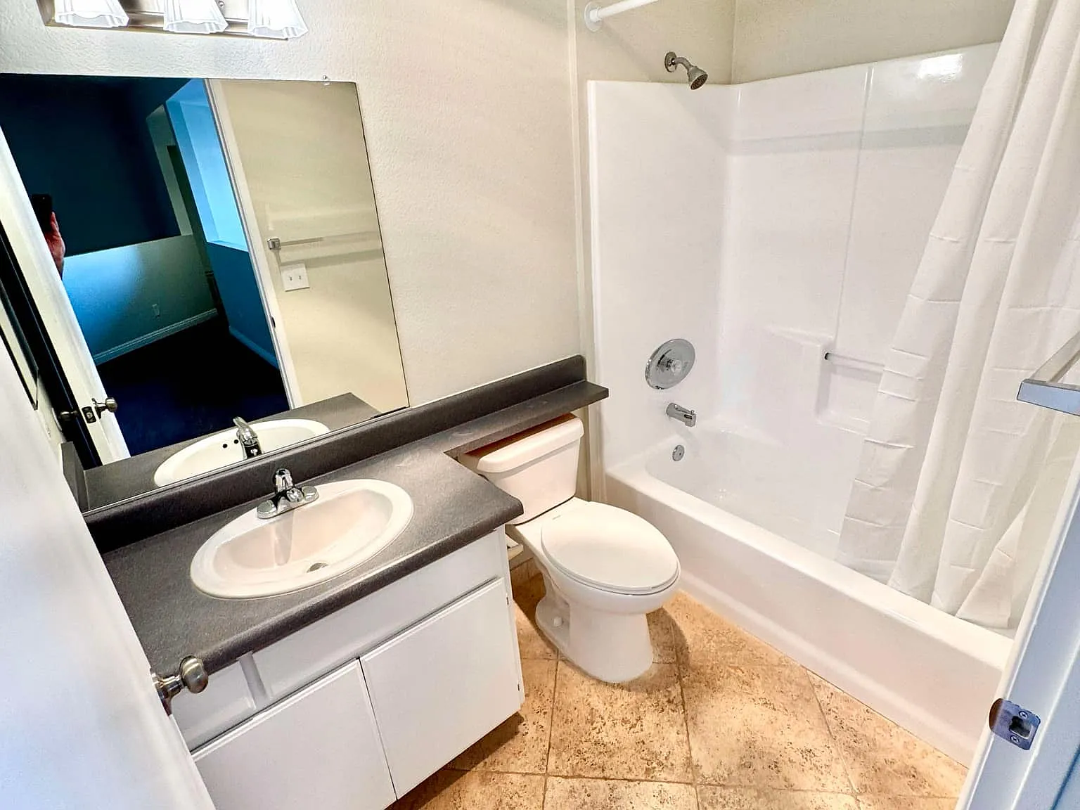 1 bed, 1.5 bath, $2,300 — Photo 2