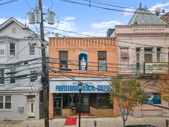 510 43rd Street image 2 of 32