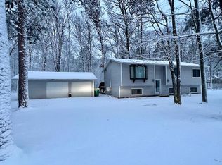 1048 Robinhood Ln, Grayling, MI 49738