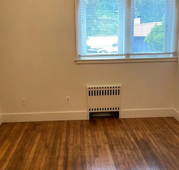 1430 SW Moss St — Photo 16