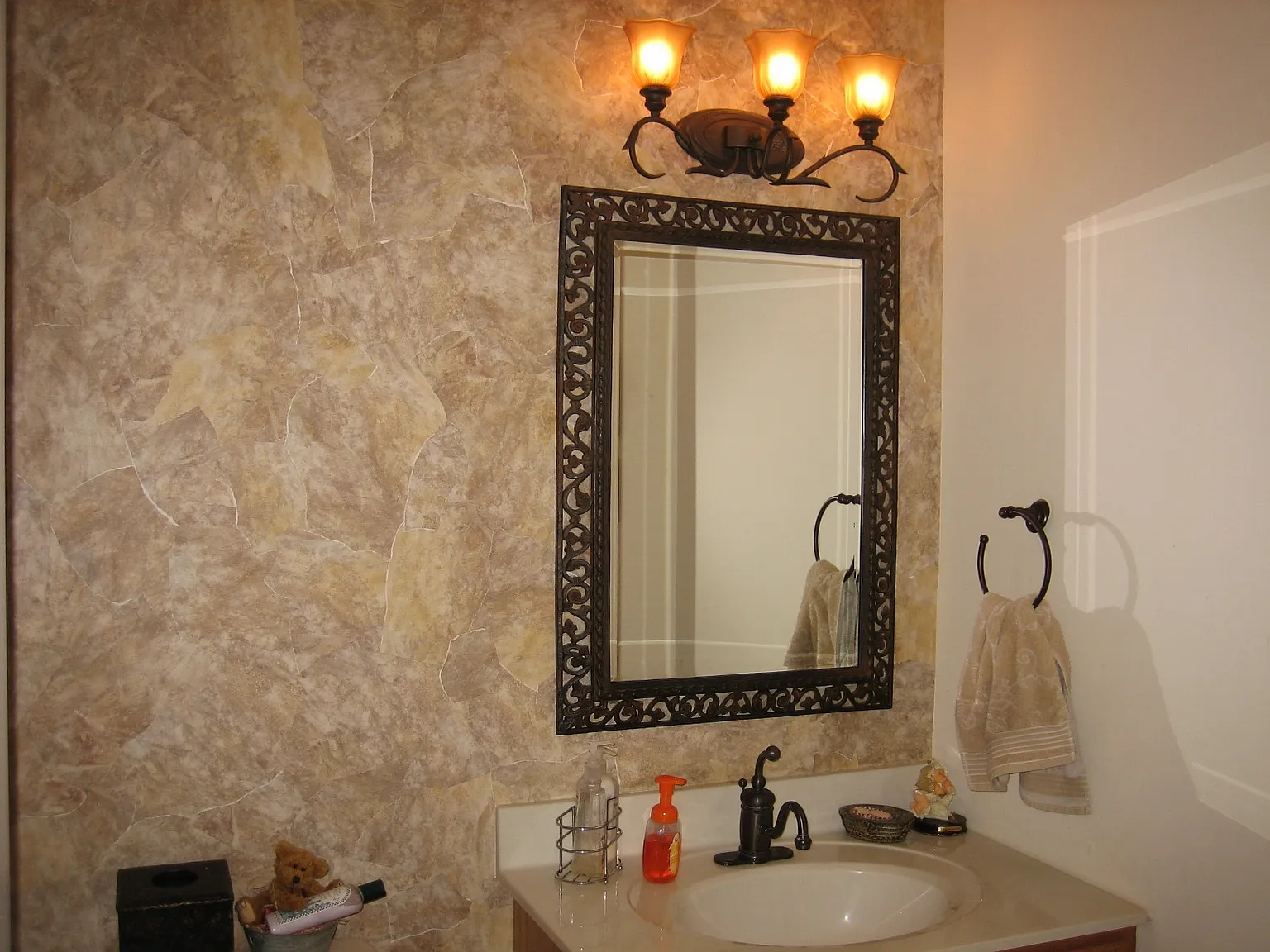 4 bed, 2.5 bath, 2736 sqft, $1,000 — Photo 2