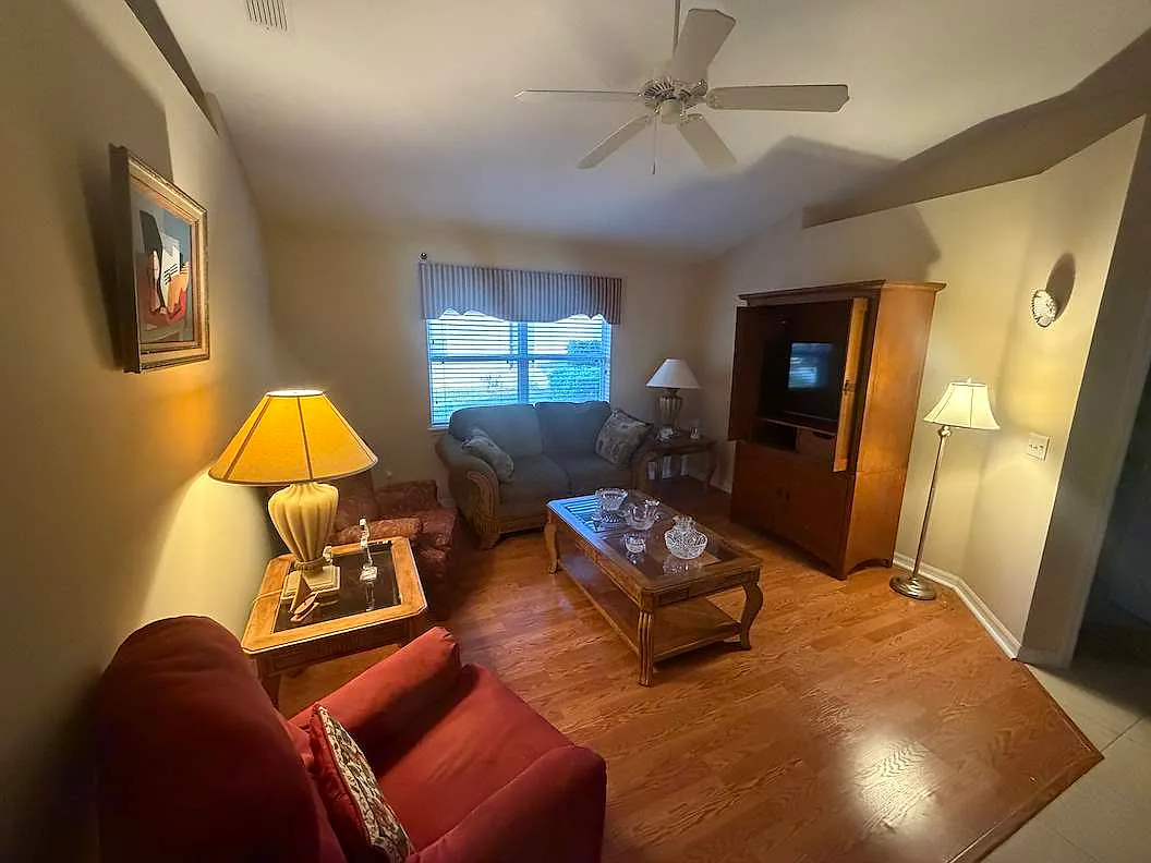 4 bed, 2171 sqft, $2,400 — Photo 3