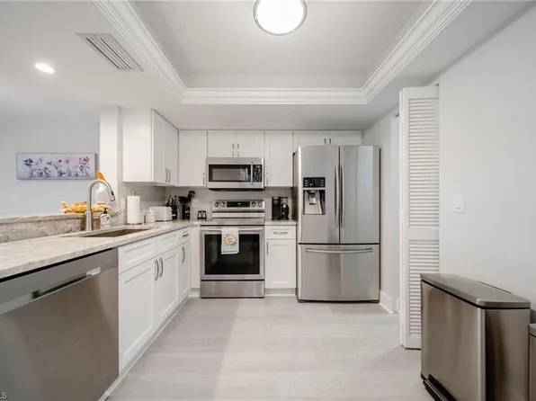 820 Meadowland Dr APT D, Naples, FL 34108