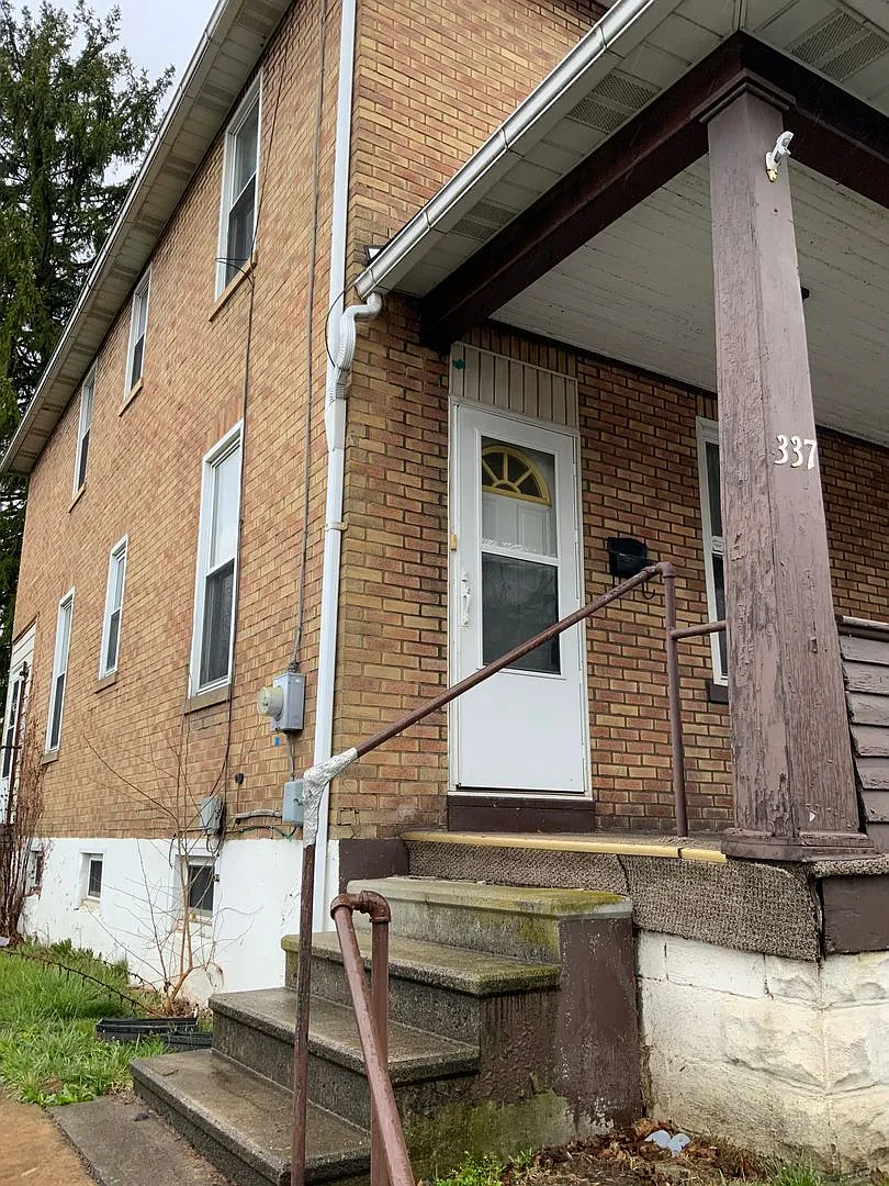 2 Bed | 1 Bath Duplex — Photo 3