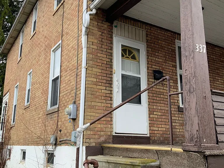 337 Decker Ave — Photo 3