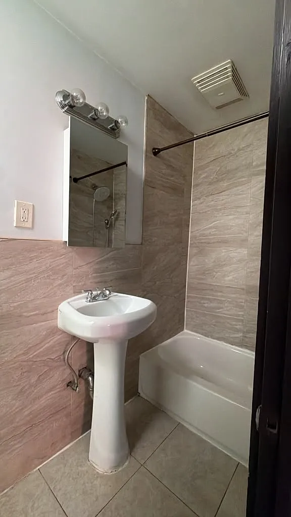 3 bed, $3,500 — Photo 3