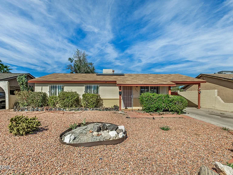 3234 E Friess Dr — Photo 1