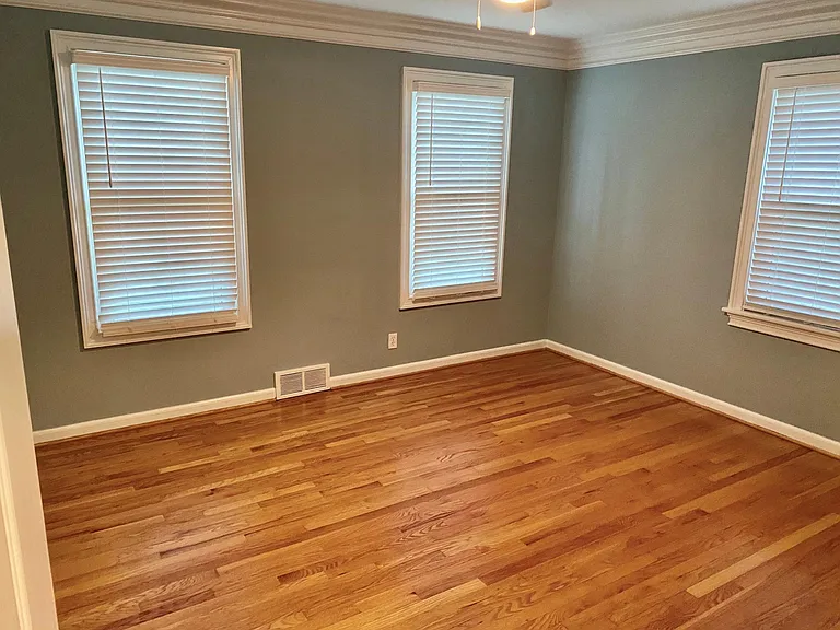 966 Simmons Ave — Photo 13