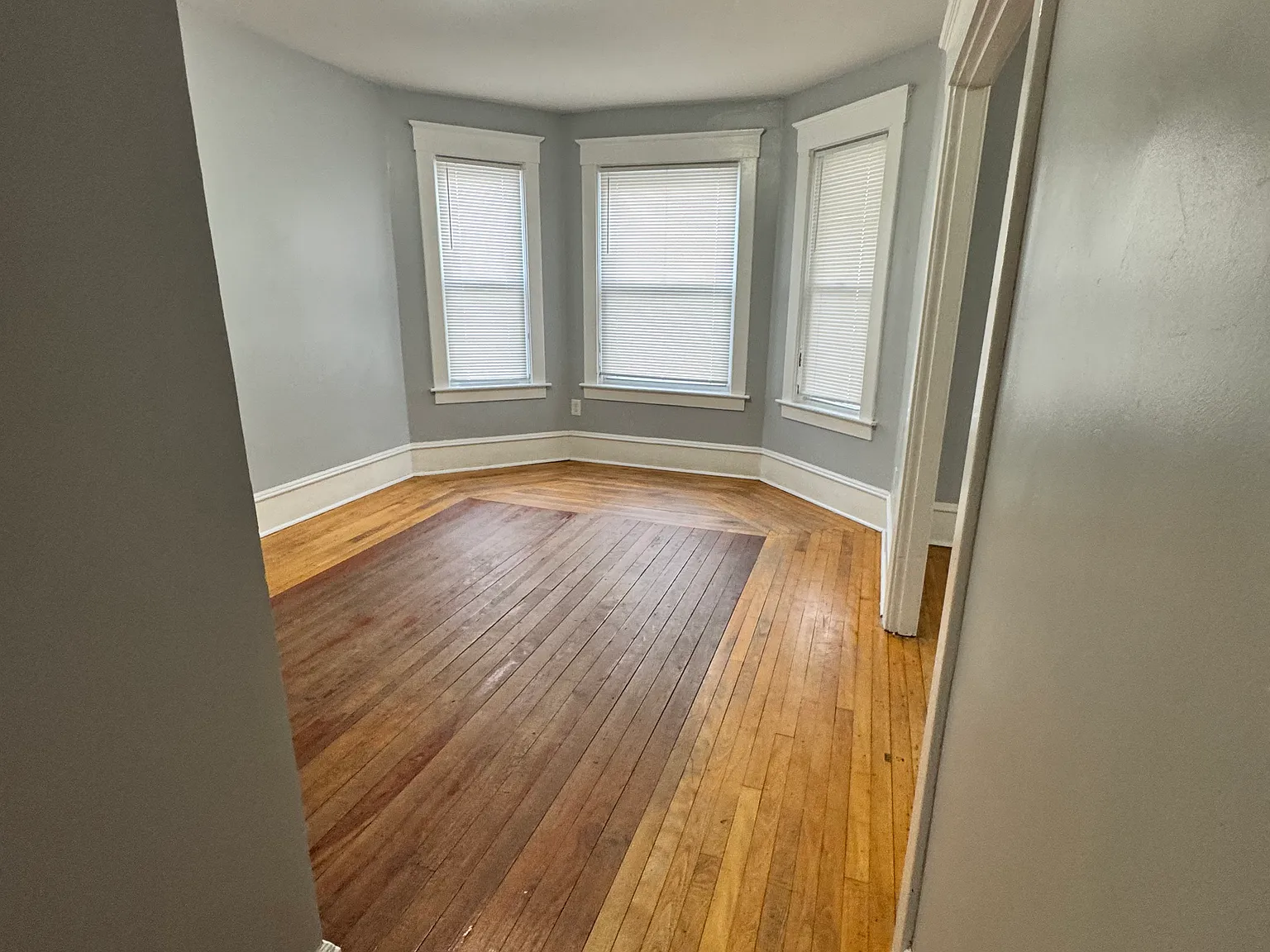 5 bed, 1700 sqft, $3,200 — Photo 2