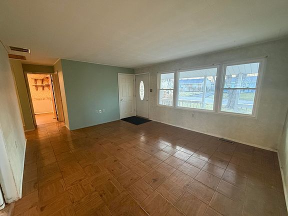 2nd image of 733-1 Imperial Rd