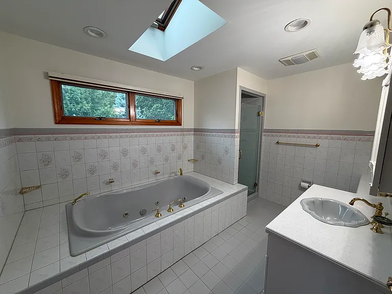 300 Saint Johns Pl — Photo 16