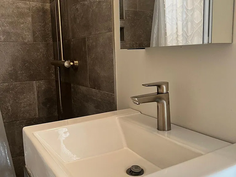Luxurious bathroom.
