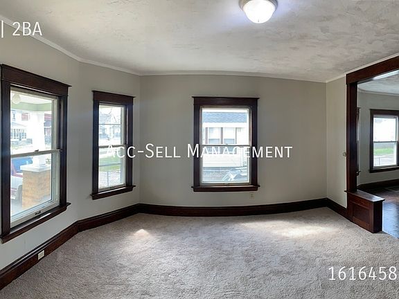 3rd image of 1049 Bates St SE