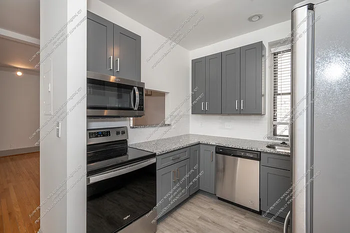 211 W 9th St #5 — Photo 14