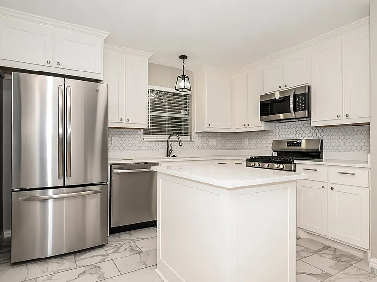 1506 Rancho Dr — Photo 8