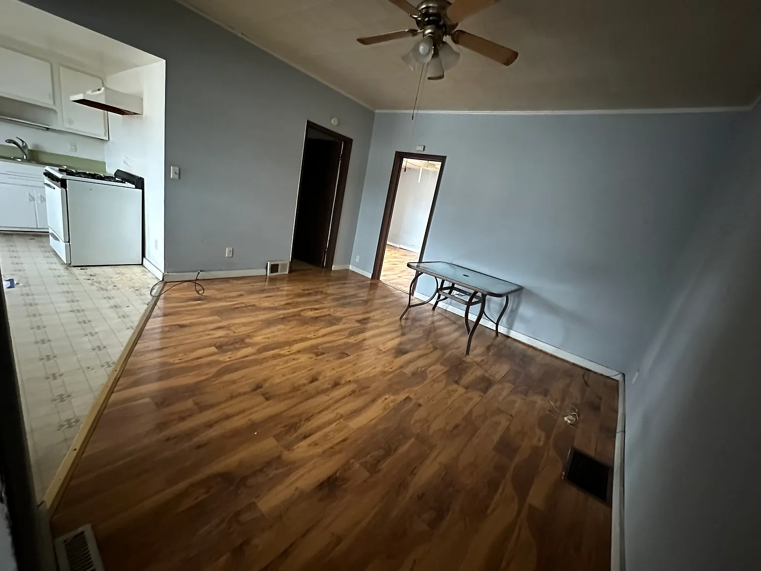 433 E Walnut St — Photo 3