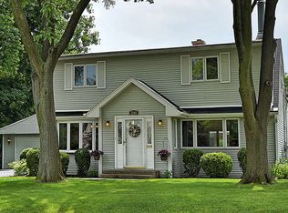 2283 Asbury Rd, Northbrook, IL 60062