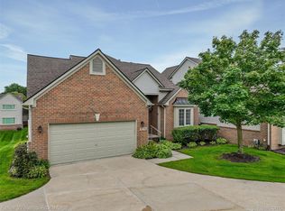 3276 Lochmore Ct, Commerce Twp, MI