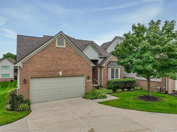 3276 Lochmore Ct, Commerce Twp, MI 48382