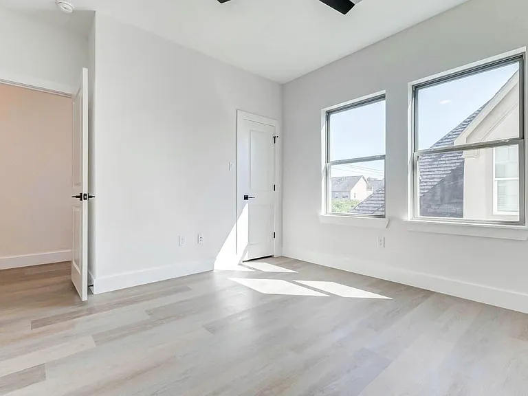 5636 Dolores St — Photo 32