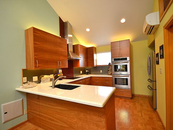 Spacious Modern Kitchen