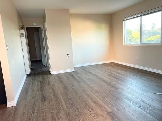 2710 Lincoln Ct — Photo 2