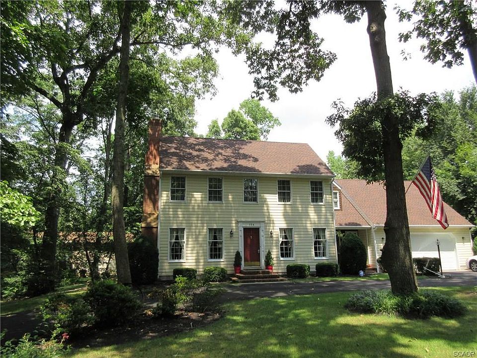 1st image of 104 Surrey Dr