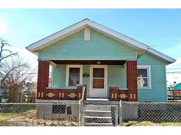 227 Oak St photo 1