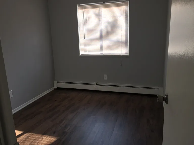 Maple Eastlake Apartments — Photo 32