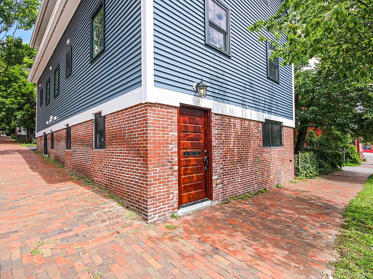 137 York St — Photo 47