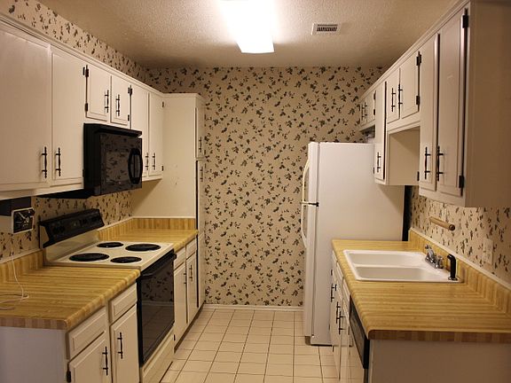 5th image of 1043 Park Meadow Dr