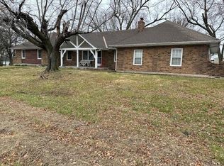 10904 E State Route C Hwy N, Peculiar, MO 64078
