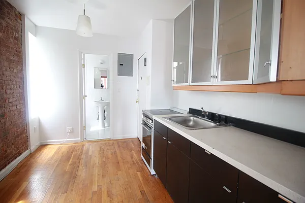 Rented by Julianna Realty Corp | media 11