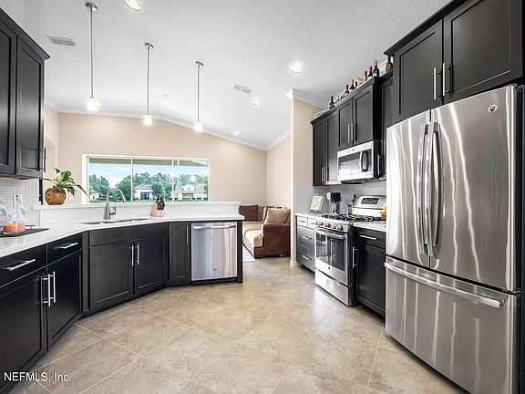 5th image of 116 Berot Cir