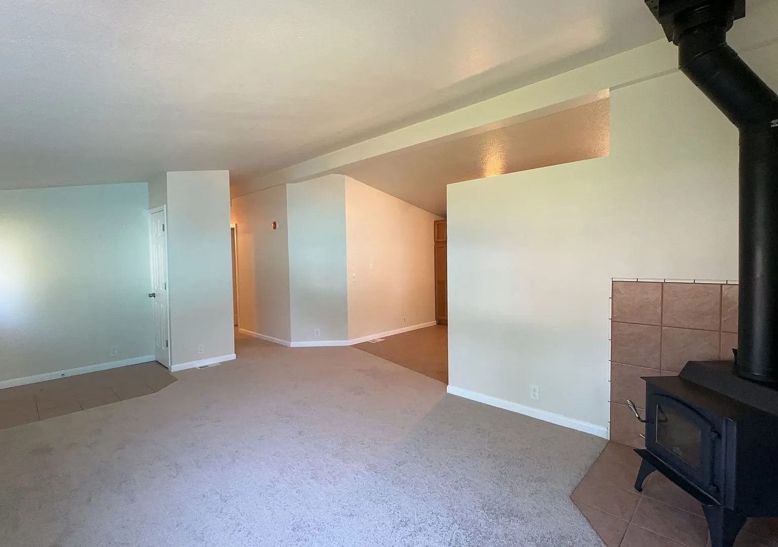 3 Bedroom / 2 Bathroom Manufactured Home in SE Madras OR — Photo 3