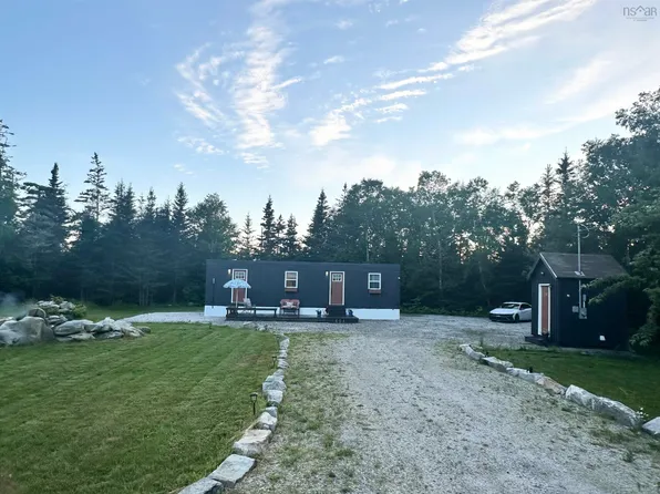 664 Rockland Rd, Shelburne, NS B0T 1V0