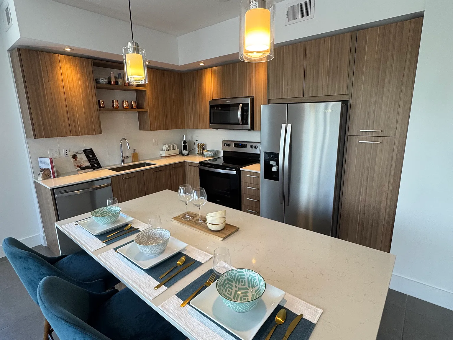 2 bed, 1100 sqft, $3,650 — Photo 4